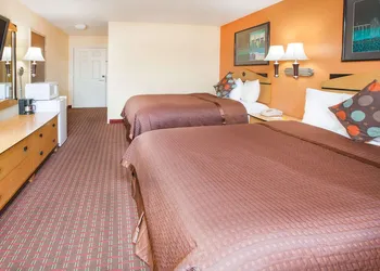 Days Inn by Wyndham Alma hotel thumbnail 7