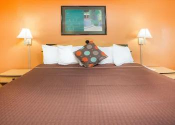 Days Inn by Wyndham Alma hotel thumbnail 8