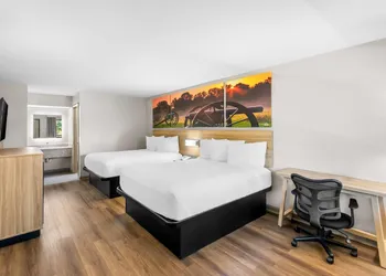 Days Inn by Wyndham Enterprise hotel thumbnail 6