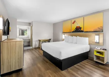 Days Inn by Wyndham Enterprise hotel thumbnail 8