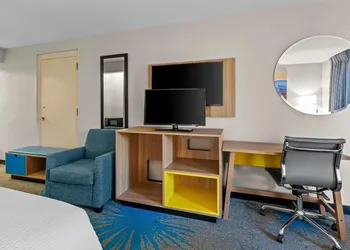 Days Inn by Wyndham Saint Pauls hotel thumbnail 6