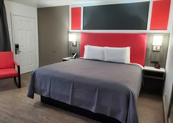 Seven Seas Inn & Suites hotel thumbnail 4