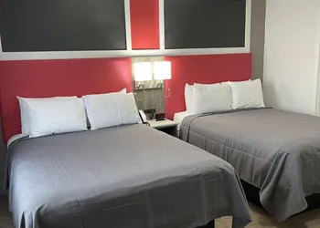 Seven Seas Inn & Suites hotel thumbnail 7