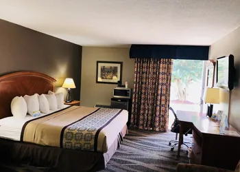 Days Inn by Wyndham Charlotte/Woodlawn Near Carowinds hotel thumbnail 7