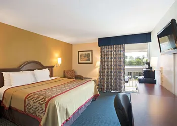 Days Inn by Wyndham Charlotte/Woodlawn Near Carowinds hotel thumbnail 8