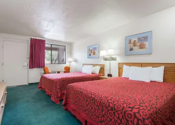 Days Inn by Wyndham Gallup hotel thumbnail 5