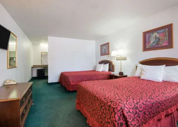 Days Inn by Wyndham Gallup hotel thumbnail 7
