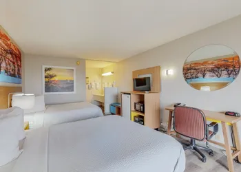 Days Inn by Wyndham Socorro hotel thumbnail 6