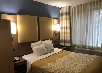 Days Inn by Wyndham Brooklyn hotel thumbnail 4
