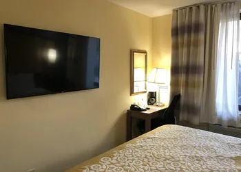 Days Inn by Wyndham Brooklyn hotel thumbnail 7