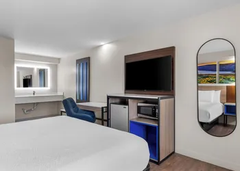 Days Inn by Wyndham Indianapolis East Post Road hotel thumbnail 7