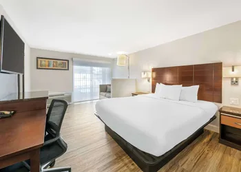 Quality Inn & Suites Sacramento Downtown Area hotel thumbnail 4