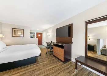 Quality Inn & Suites Sacramento Downtown Area hotel thumbnail 6