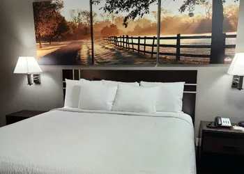 Days Inn by Wyndham Sulphur LA hotel thumbnail 8