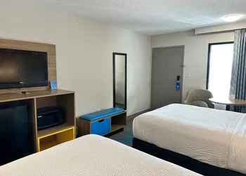 Days Inn by Wyndham Valdosta I-75 hotel thumbnail 4