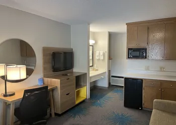 Days Inn by Wyndham Valdosta I-75 hotel thumbnail 5