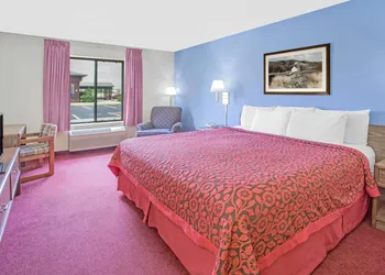 Days Inn by Wyndham Madison NE/Windsor hotel thumbnail 3