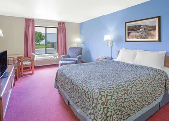 Days Inn by Wyndham Madison NE/Windsor hotel thumbnail 4