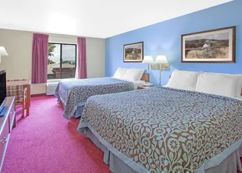 Days Inn by Wyndham Madison NE/Windsor hotel thumbnail 5