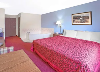 Days Inn by Wyndham Madison NE/Windsor hotel thumbnail 6