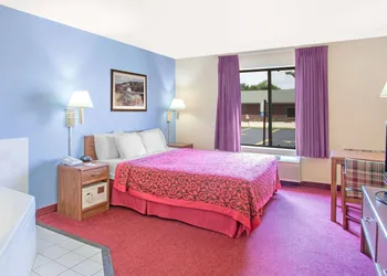Days Inn by Wyndham Madison NE/Windsor hotel thumbnail 7