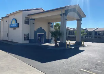Days Inn by Wyndham El Paso West hotel thumbnail 2