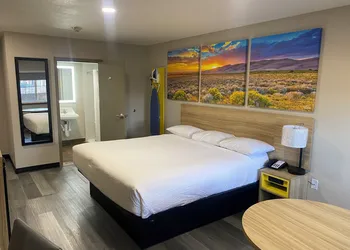 Days Inn by Wyndham El Paso West hotel thumbnail 3