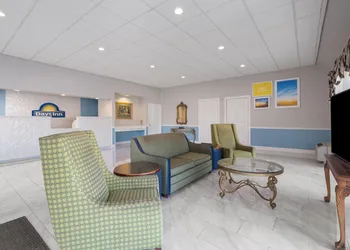 Days Inn by Wyndham Alma hotel thumbnail 2