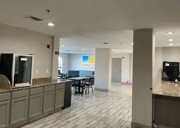 Days Inn by Wyndham Dallas Garland West hotel thumbnail 2