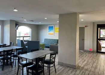 Days Inn by Wyndham Dallas Garland West hotel thumbnail 4