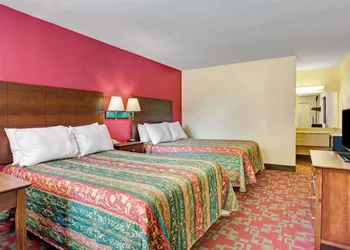 Days Inn by Wyndham Elizabeth City hotel thumbnail 6