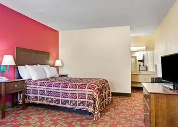Days Inn by Wyndham Elizabeth City hotel thumbnail 7