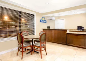 Days Inn by Wyndham Kingman East hotel thumbnail 2
