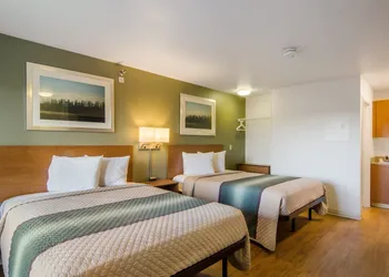 HomeTowne Studios By Red Roof Denver - Glendale/ Cherry Creek hotel thumbnail 3