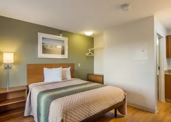 HomeTowne Studios By Red Roof Denver - Glendale/ Cherry Creek hotel thumbnail 4