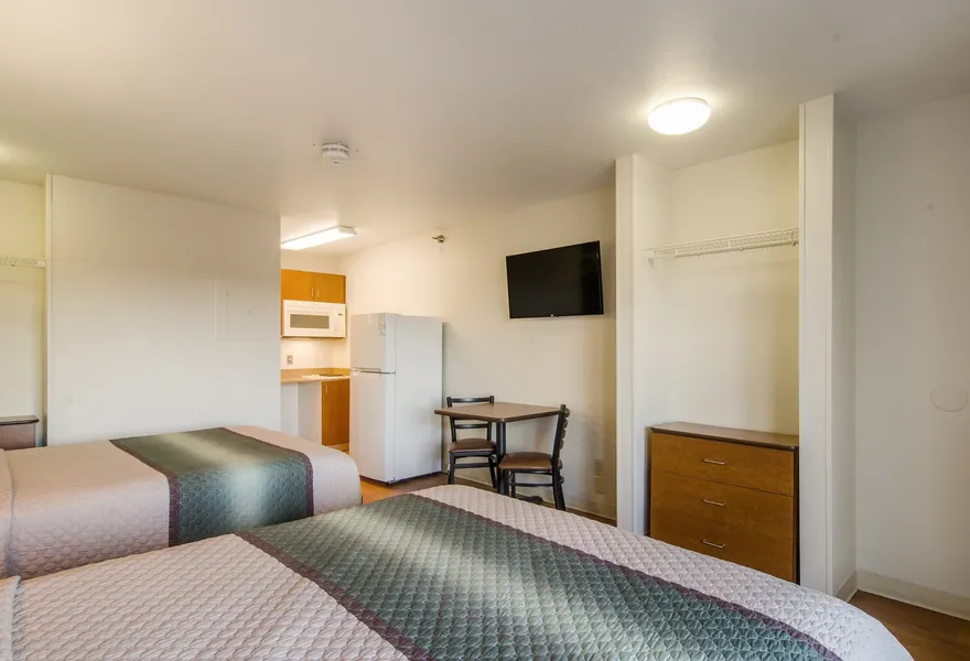 HomeTowne Studios By Red Roof Denver - Glendale/ Cherry Creek hotel detail image 6
