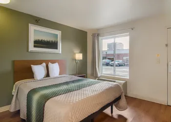 HomeTowne Studios By Red Roof Denver - Glendale/ Cherry Creek hotel thumbnail 8