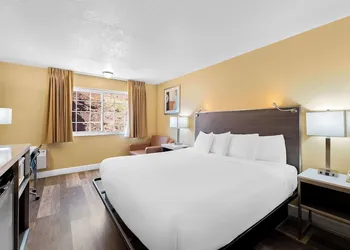 Americas Best Value Inn & Suites Flagstaff hotel thumbnail 7