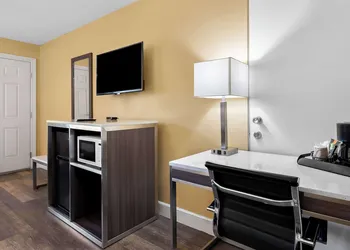 Americas Best Value Inn & Suites Flagstaff hotel thumbnail 8