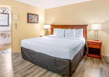 Econo Lodge Inn & Suites Durango hotel thumbnail 6
