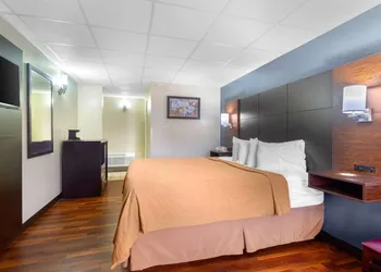 Econo Lodge Inn & Suites Gatlinburg at the Convention Center hotel thumbnail 5