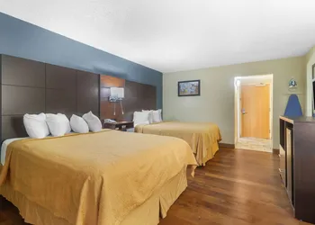 Econo Lodge Inn & Suites Gatlinburg at the Convention Center hotel thumbnail 6