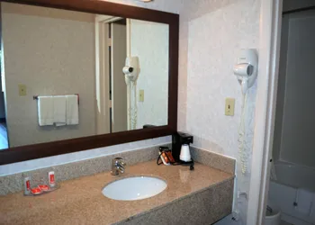 Economy Inn hotel thumbnail 5