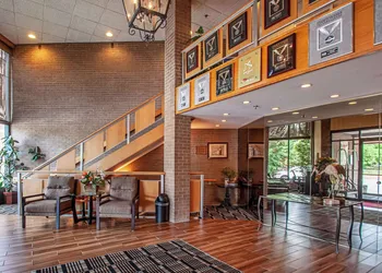 Econo Lodge Metro hotel thumbnail 3