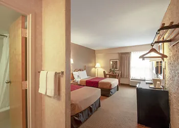 Econo Lodge Metro hotel thumbnail 4