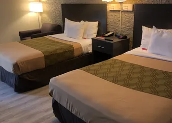 Econo Lodge Metro hotel thumbnail 6