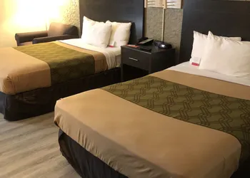 Econo Lodge Metro hotel thumbnail 7
