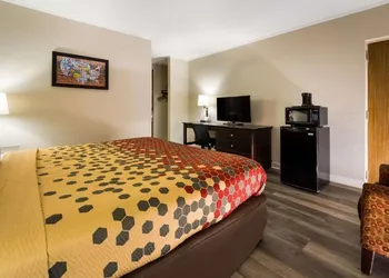 Perry Inn & Suites National Fairground I 75 hotel thumbnail 6