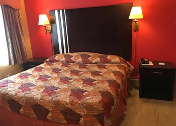 Travelodge by Wyndham Bay Shore Long Island hotel thumbnail 5