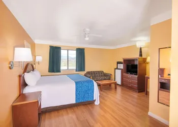 Travelodge by Wyndham Kingman hotel thumbnail 5